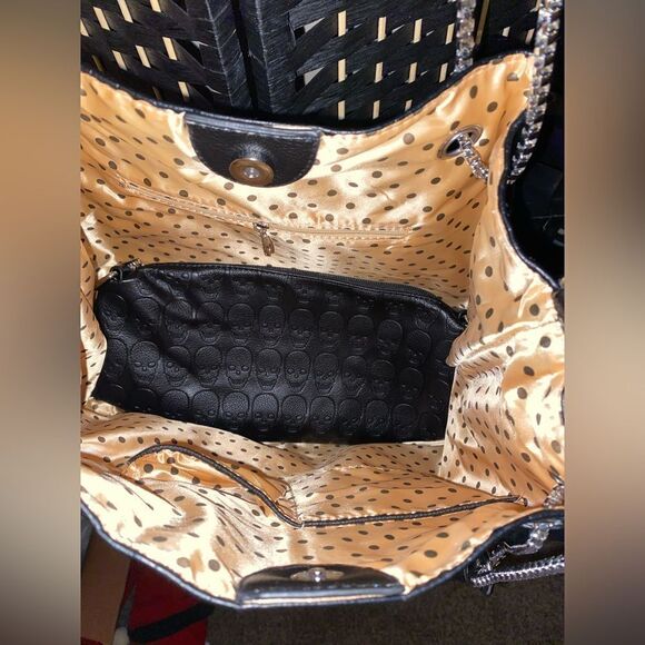 Skull and Crossbones Tote with Bonus Bag (and strap) - Picture 3 of 6